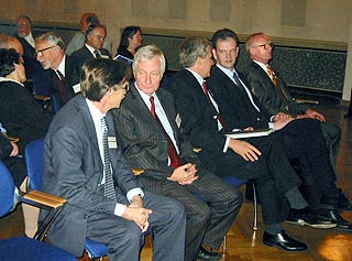 1.Reihe v.l.n.r.: Prof. Dr. Manfred Reetz, Dr. Klaus Ulbricht, Hardy R. Schmitz, Dr. Bernd Sundermann, Prof. Dr. Hans Schick